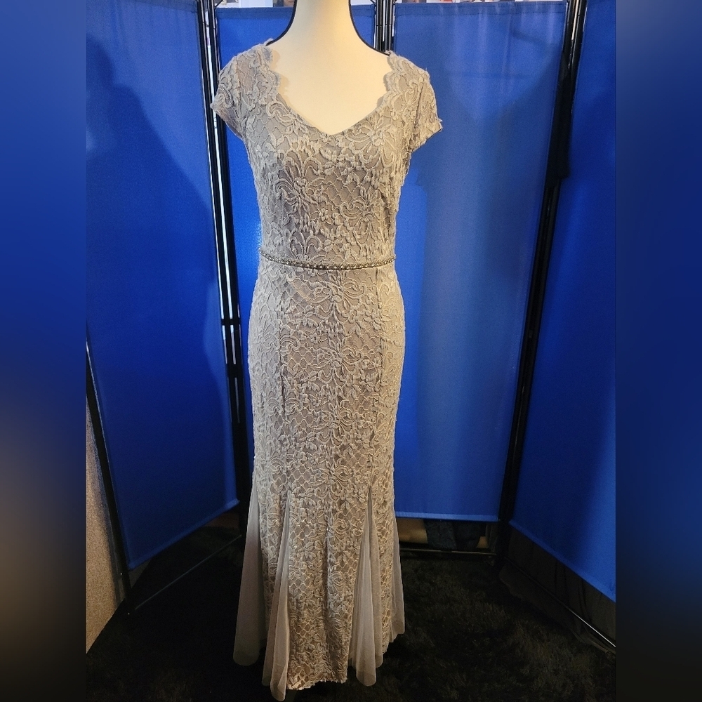 Sophisticated Lace Maxi Dress in Light Gray
